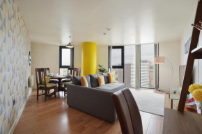 Spacious 2 Bed Apt 98 - City Centre, Great Views & FREE Netflix - Hosted by Stay Host Save